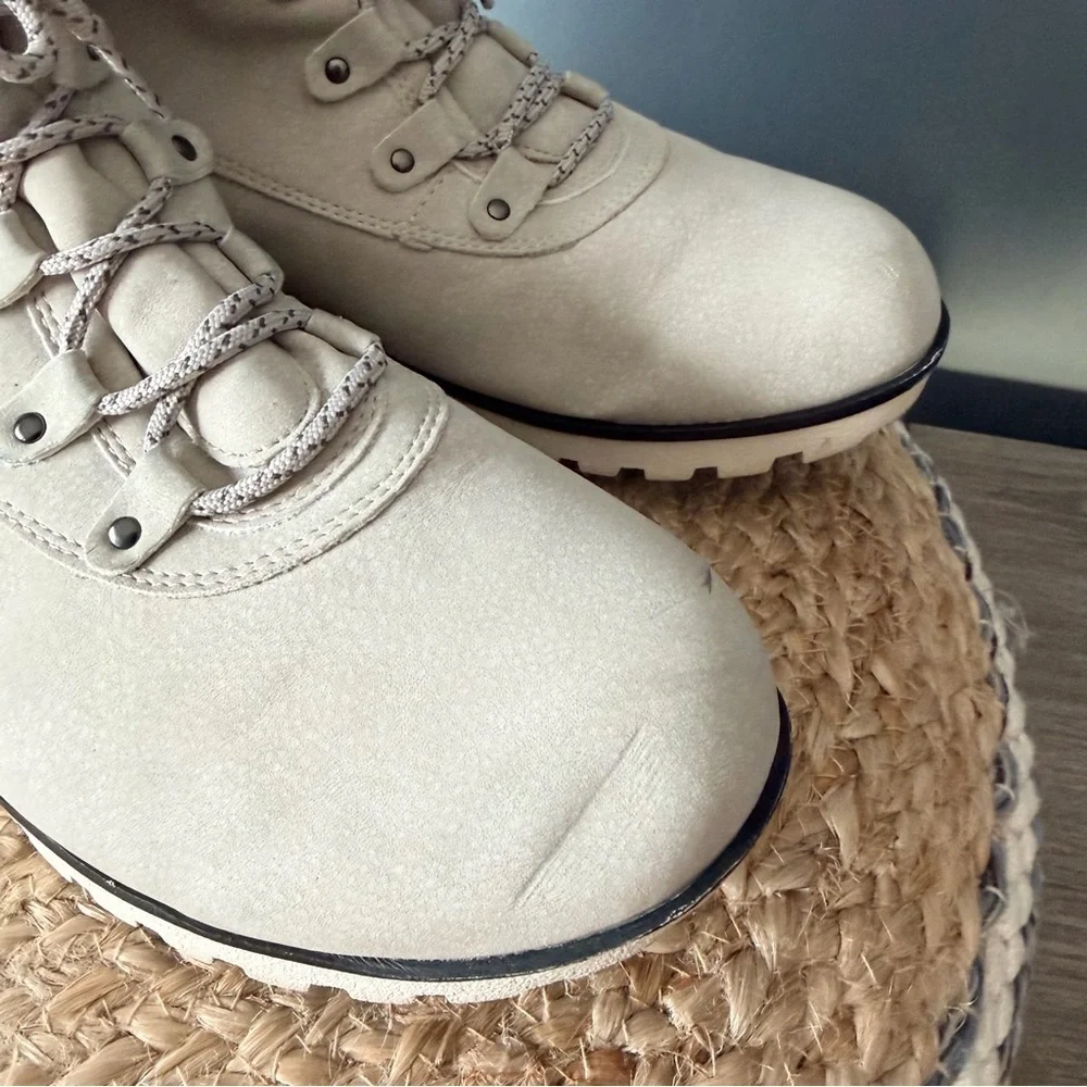 JBU Redrock Winter Cream Hiking Boots